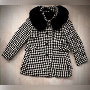 Beautiful Vintage Houndstooth Coat.